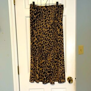 Banana Republic Skirt  . Size S . Pull on waist. Like NEW